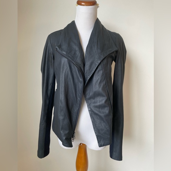 Vince Jackets & Blazers - Vince Navy Leather Moto Jacket Asymmetrical Zip Knit Trim Women’s Sz S Biker